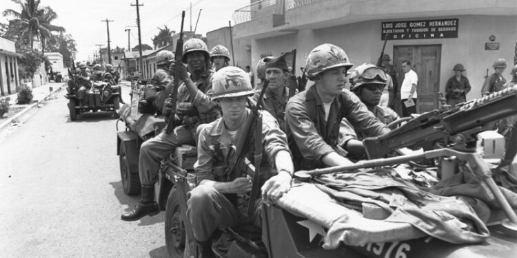 La invasión de EE.UU. para frenar «el comunismo» que puso patas arriba a una nación del Caribe