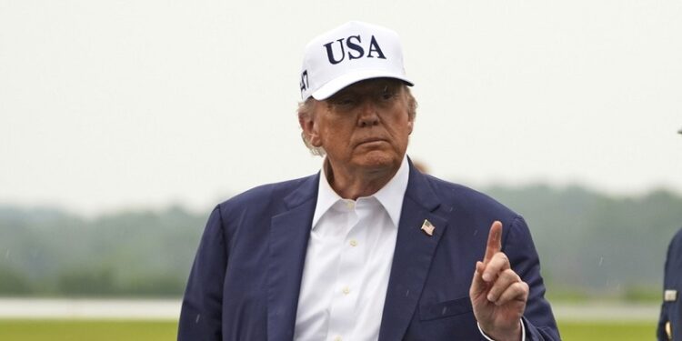 Trump: Ucrania dio a Rusia una razón para «bombardearla hasta el infierno»