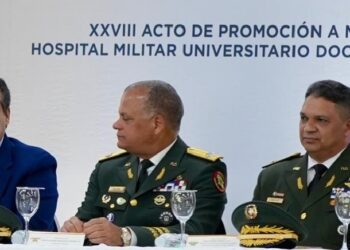 Defensa gradúa 192 nuevos médicos especialistas en hospitales militares universitarios
