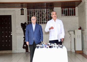 Abinader resalta consenso nacional ante crisis haitiana tras reunión con expresidente Mejía