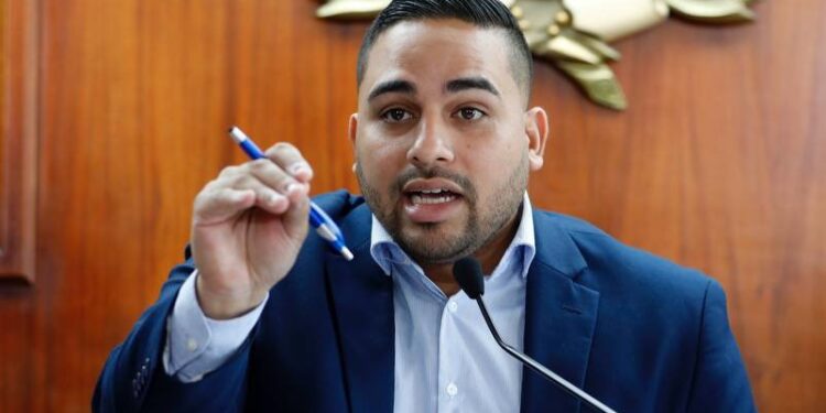 Critican gestión del operador del tren urbano en vista pública ACI-Herzog