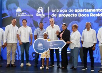 Presidente Abinader entrega de 72 apartamentos en Boca Chica