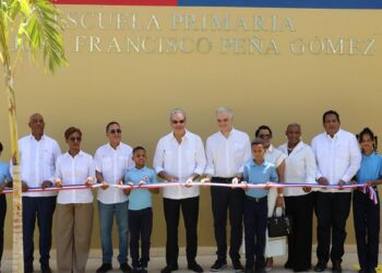 Presidente Abinader inaugura dos escuelas con capacidad para 1.600 estudiantes