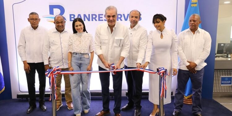 Banreservas inaugura una oficina en la Bahía de Manzanillo