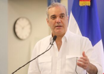 Presidente Abinader advierte que funcionarios no podrán hacer campaña o tendrán que renunciar