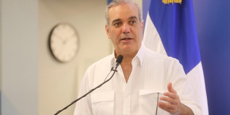 Presidente Abinader advierte que funcionarios no podrán hacer campaña o tendrán que renunciar