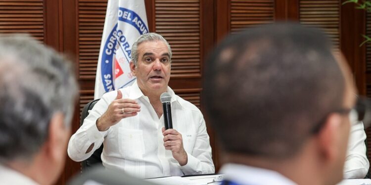 Abinader afirma Gobierno supera los 4.000 millones pesos en inversión para agua y saneamiento en Santiago