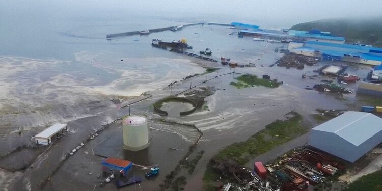 Tsunamis, atascos y pánico: qué se sabe del megasismo en Rusia que encendió alarmas por el mundo