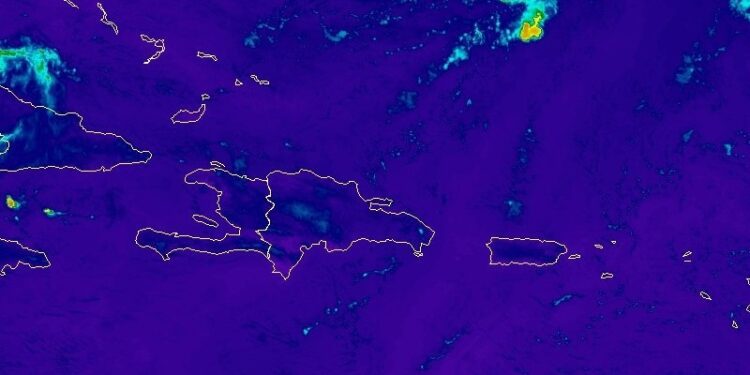 Temperaturas calurosas, polvo del Sahara y aguaceros en la tarde
