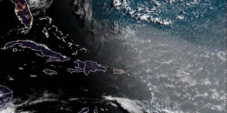 Aguaceros aislados, temperaturas calurosas y polvo del Sahara en suspensión