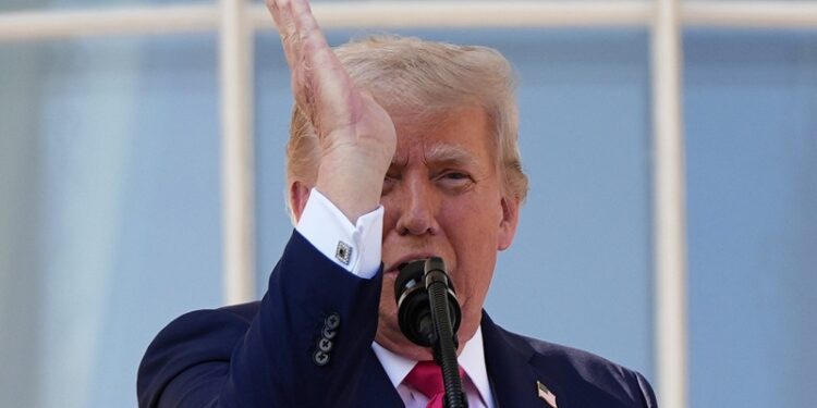 Guerra comercial de Trump no da tregua: otra tanda de países aparece en la lista de aranceles