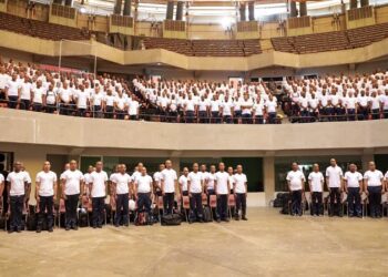 Policía Nacional recibe a 1.100 aspirantes masculinos a rasos