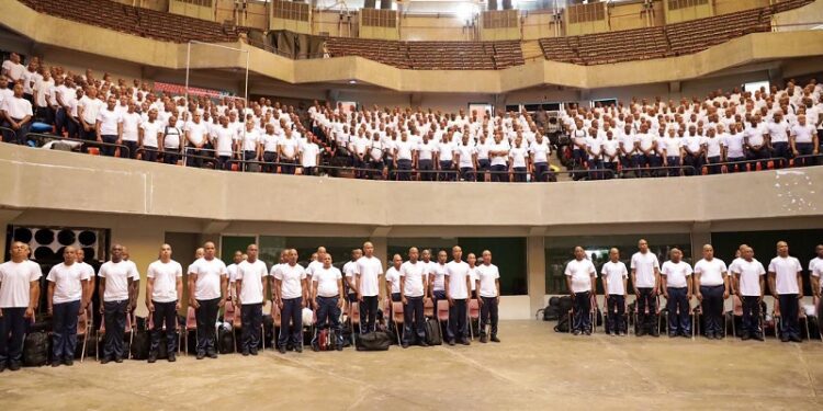 Policía Nacional recibe a 1.100 aspirantes masculinos a rasos