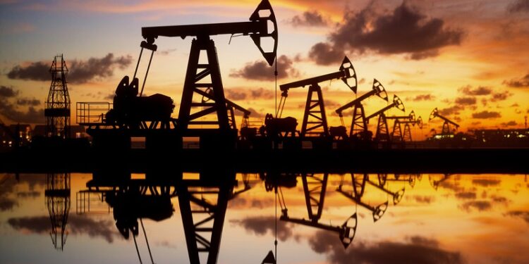 El precio del petróleo se dispara ante la expectativa por la «gran declaración» de Trump sobre Rusia