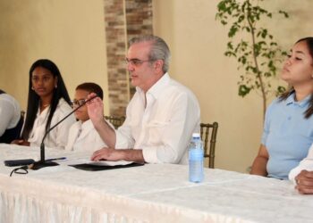 Presidente Abinader se reúne con más de 300 jóvenes para escuchar sus inquietudes