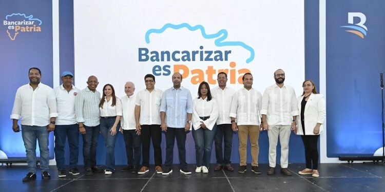 Banreservas lleva Bancarizar es Patria al barrio Los Mina