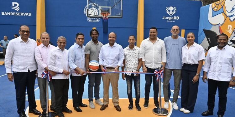 Juega RD Banreservas remoza cancha de El Manguito