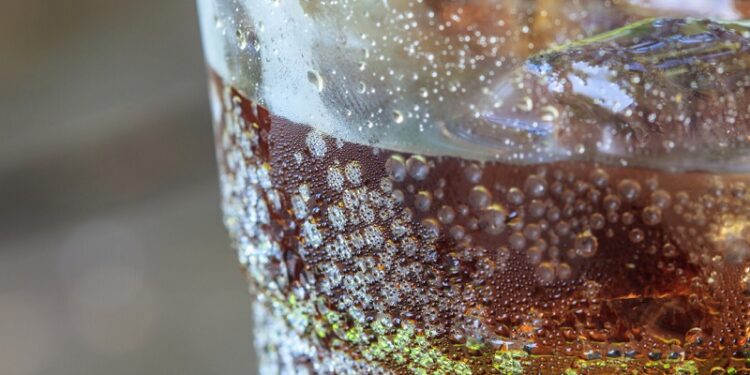 La bebida que podría estar enfermándote más rápido de lo que imaginas