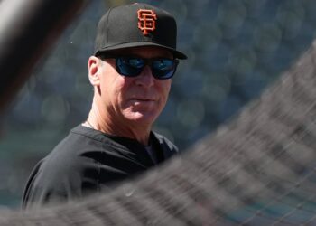 Gigantes ejercen opción del mánager Bob Melvin para el 2026