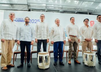 Carlos Bonilla destaca construcción de miles de viviendas y decenas de hospitales