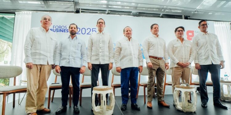 Carlos Bonilla destaca construcción de miles de viviendas y decenas de hospitales