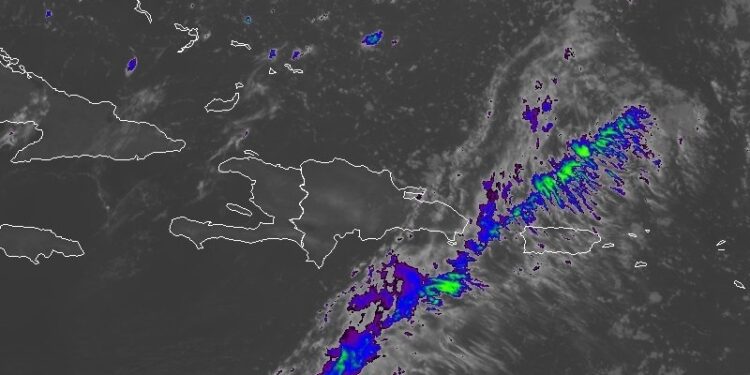 Polvo del Sahara y algunos aguaceros en la tarde