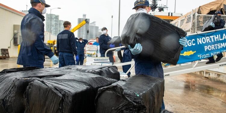 Guardia Costera desembarca drogas valorada en más de 20 millones de dólares