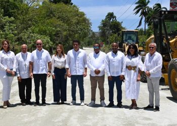David Collado deja iniciados trabajos reconstrucción vía acceso playa Teco, Puerto Plata