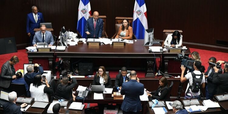 Diputados aprueban más préstamos, esta vez por 615 millones de dólares