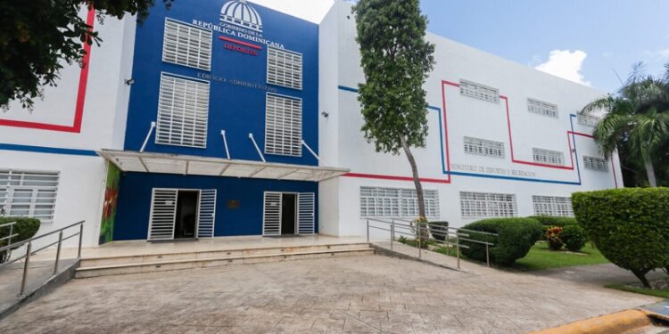 Gobierno anuncia inversión de RD$800 millones para construir 30 multiusos en el GSD