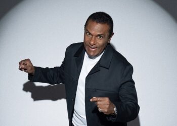 El Canario celebra cinco décadas de carrera con el álbum «Big Swing»