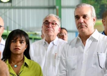 Abinader supervisa ensamblaje de los aviones TP-75 Dulus en la Base Aérea de San Isidro