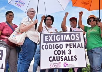 Código Penal aprobado en el Senado protege a agresores y corruptos, afirman organizaciones