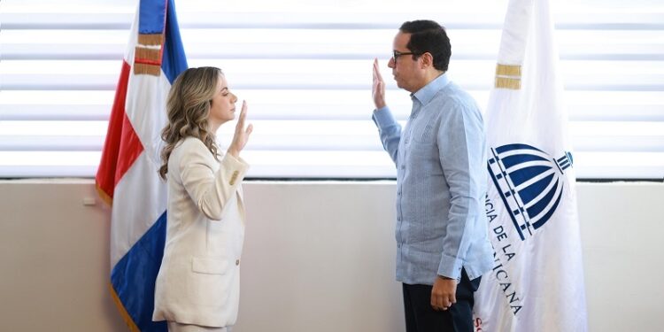 Juramentan a Gloria Reyes como titular de la Dirección de Desarrollo Social Supérate