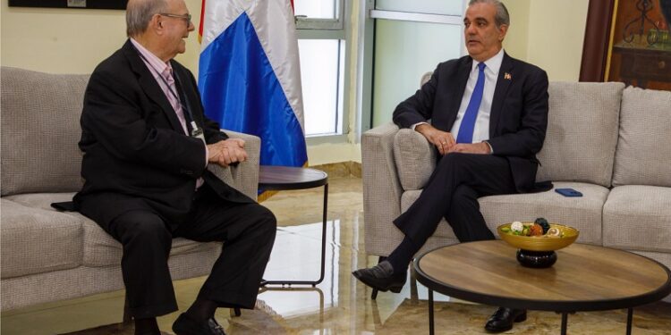 Presidente Abinader continúa diálogo nacional sobre Haití, este viernes verá al expresidente Hipólito Mejía