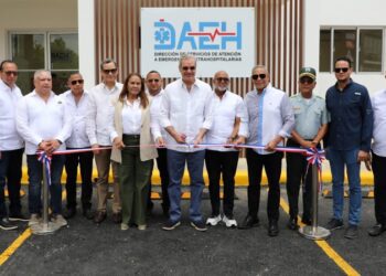 Presidente Abinader inaugura varias obras en la provincia Duarte y sostiene diálogo con la juventud