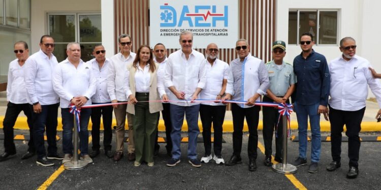 Presidente Abinader inaugura varias obras en la provincia Duarte y sostiene diálogo con la juventud