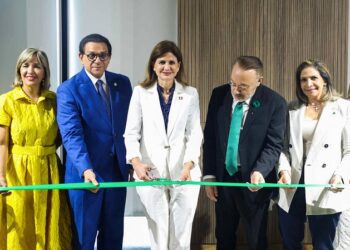 Vicepresidenta Peña encabeza entrega de obras de salud en Santiago y Puerto Plata