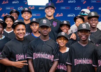 Juan Soto recibe al equipo dominicano de béisbol y les dedica jonrón antes de partir al Mundial Sub-12 en Taiwán