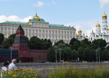 Kremlin responde a la promesa de Trump de enviar más armas a Ucrania