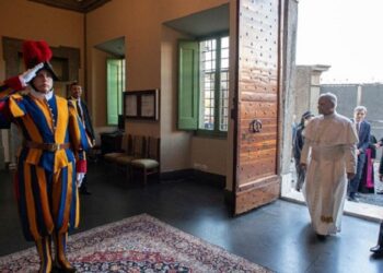 León XIV regresa al Vaticano: “Seguimos promoviendo la paz”