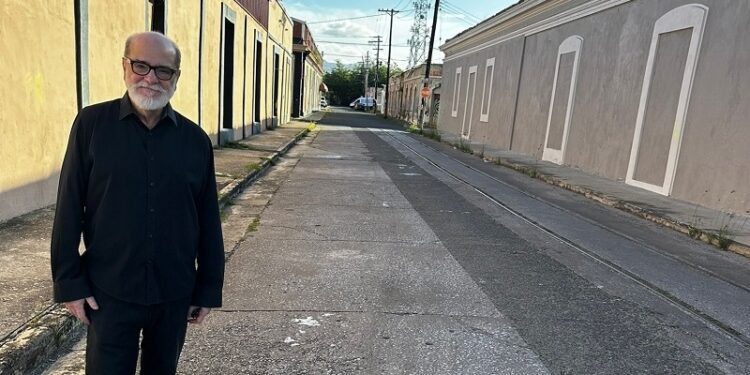 P. Rico-Director de cine Marcos Zurinaga atraviesa un momento delicado de salud