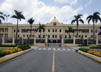 Presidente Abinader crea Premio Anual al Mérito Laboral