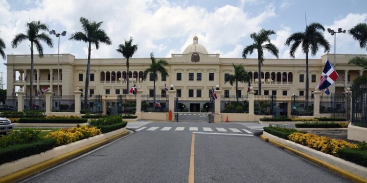 Presidente Abinader crea Premio Anual al Mérito Laboral