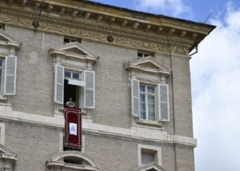 El Papa exhorta a negociar un futuro de paz para todos los pueblos