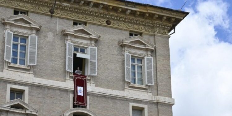 El Papa exhorta a negociar un futuro de paz para todos los pueblos