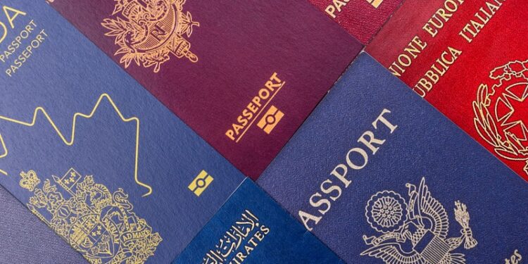 Los pasaportes más poderosos para viajar este verano