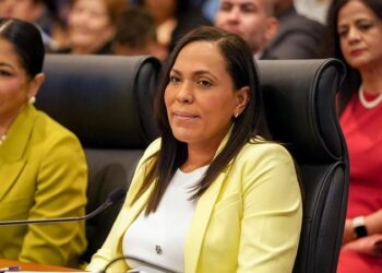 Cámara de Representantes confirma a Rosachely Rivera Santana como secretaria de Estado