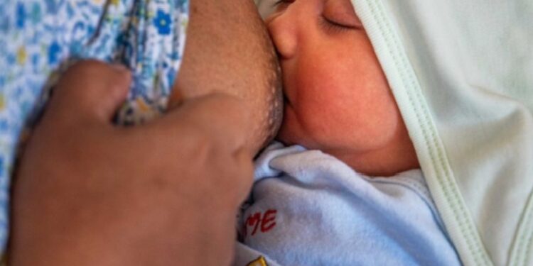 Solo 1 de cada 10 bebés dominicanos recibe lactancia exclusiva, dice Unicef 