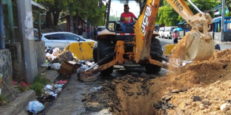 CAASD trabaja en ampliación del sistema de alcantarillado en barrios del Distrito Nacional